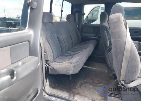1999 Chevrolet Silverado 1500 Ls z USA, uszkodzony, nr VIN 1GCEK19T2XE123962